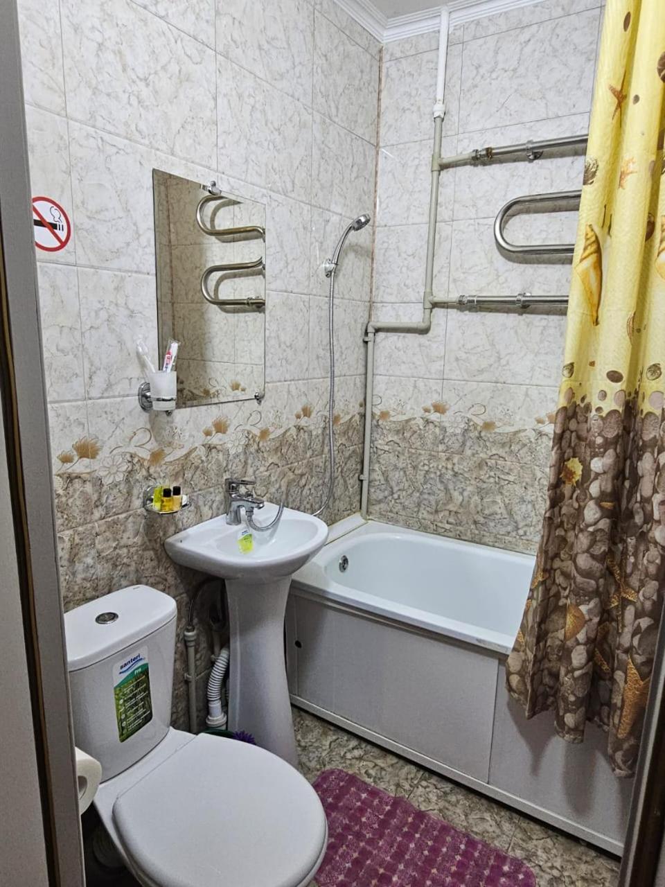 Апартаменты На Улице Клочкова, 128 Almaty Ngoại thất bức ảnh