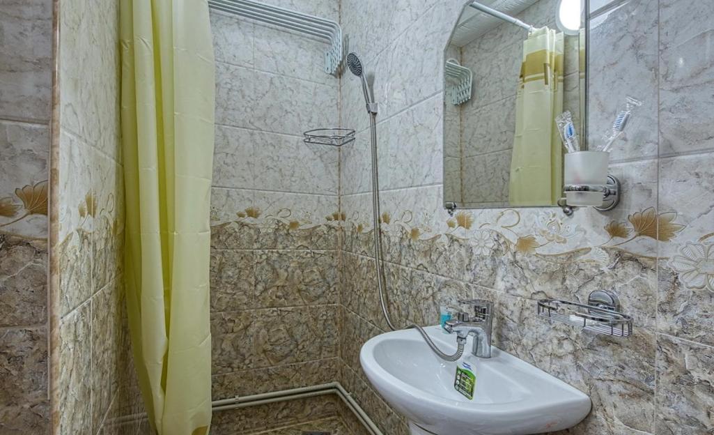Апартаменты На Улице Клочкова, 128 Almaty Ngoại thất bức ảnh